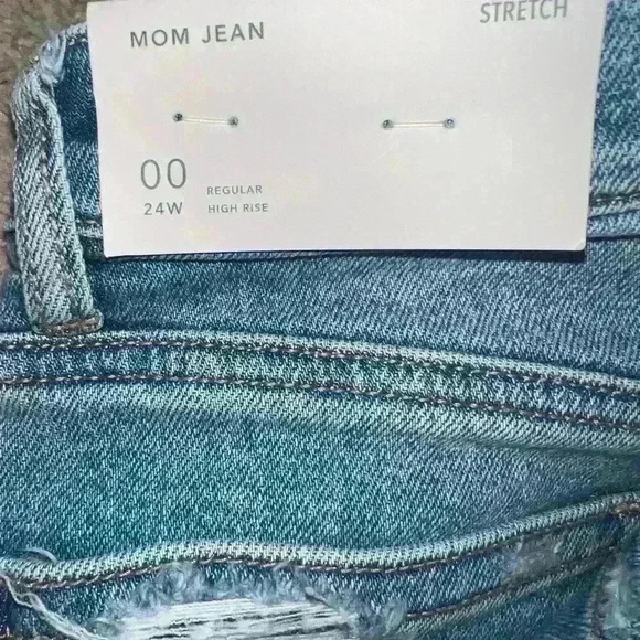 American Eagle Outfitters Distressed Blue Jeans - Picture 4 of 4